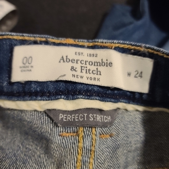 Ambercrombie and Fitch size 24 - Picture 7 of 9